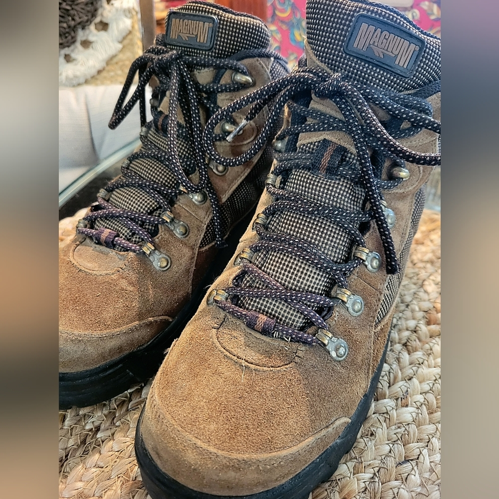 Magnum  Steel Toe Boots Size 9